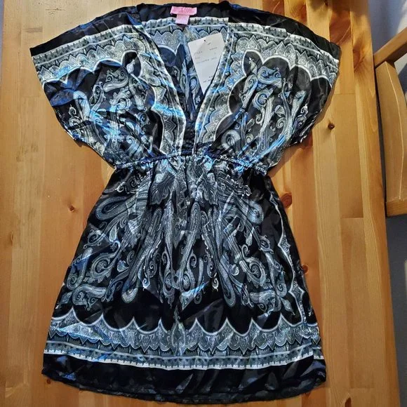 She's Cool - V-Neck Paisley Print Short Dolman Sleeve Blouse - Black - Picture 1 of 6